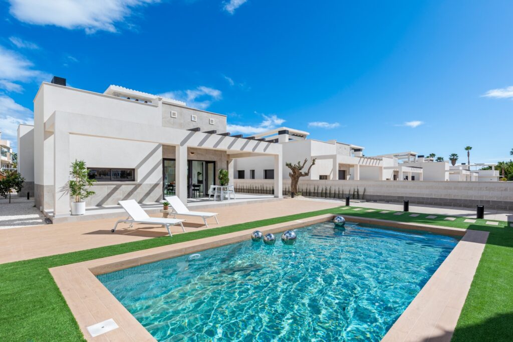 Villa Vedra con jardín privado y piscina en Ciudad Quesada, Costa Blanca, España