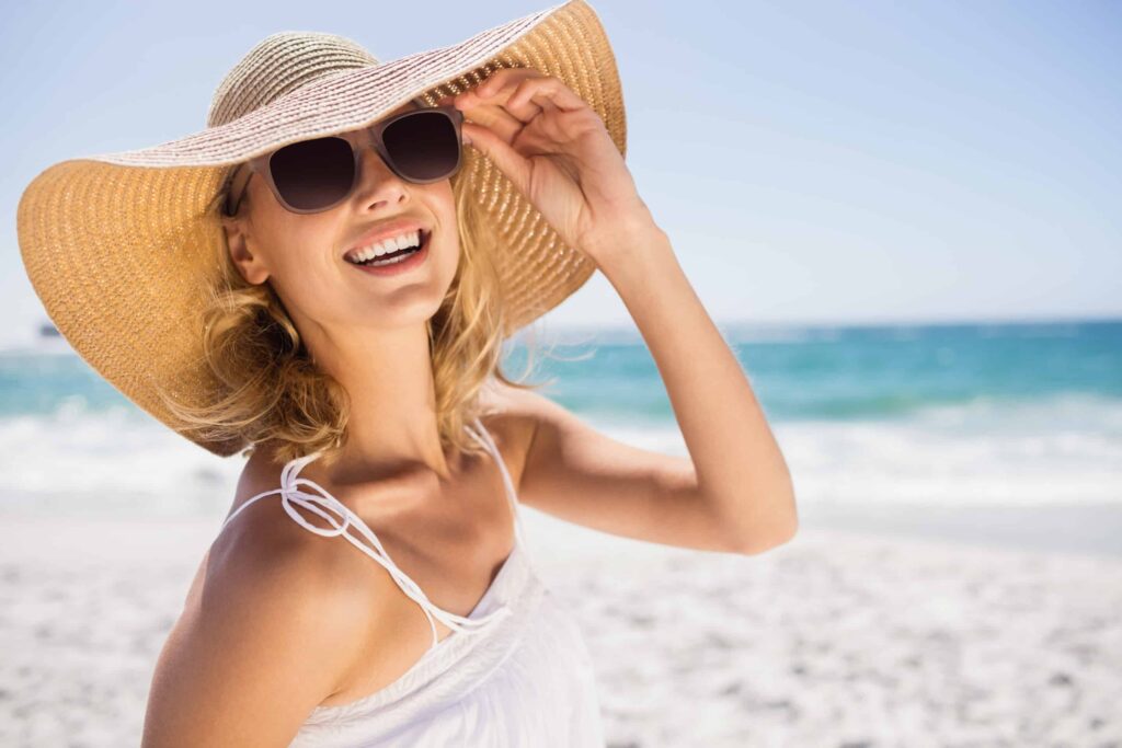 Chica disfrutando de la playa