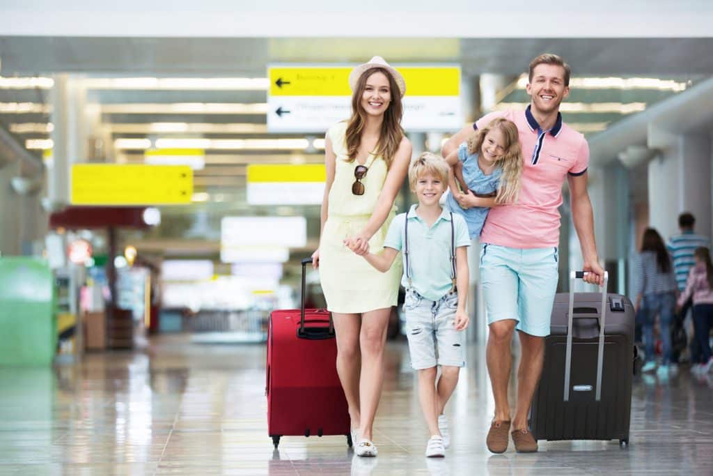 familia en aeropuerto